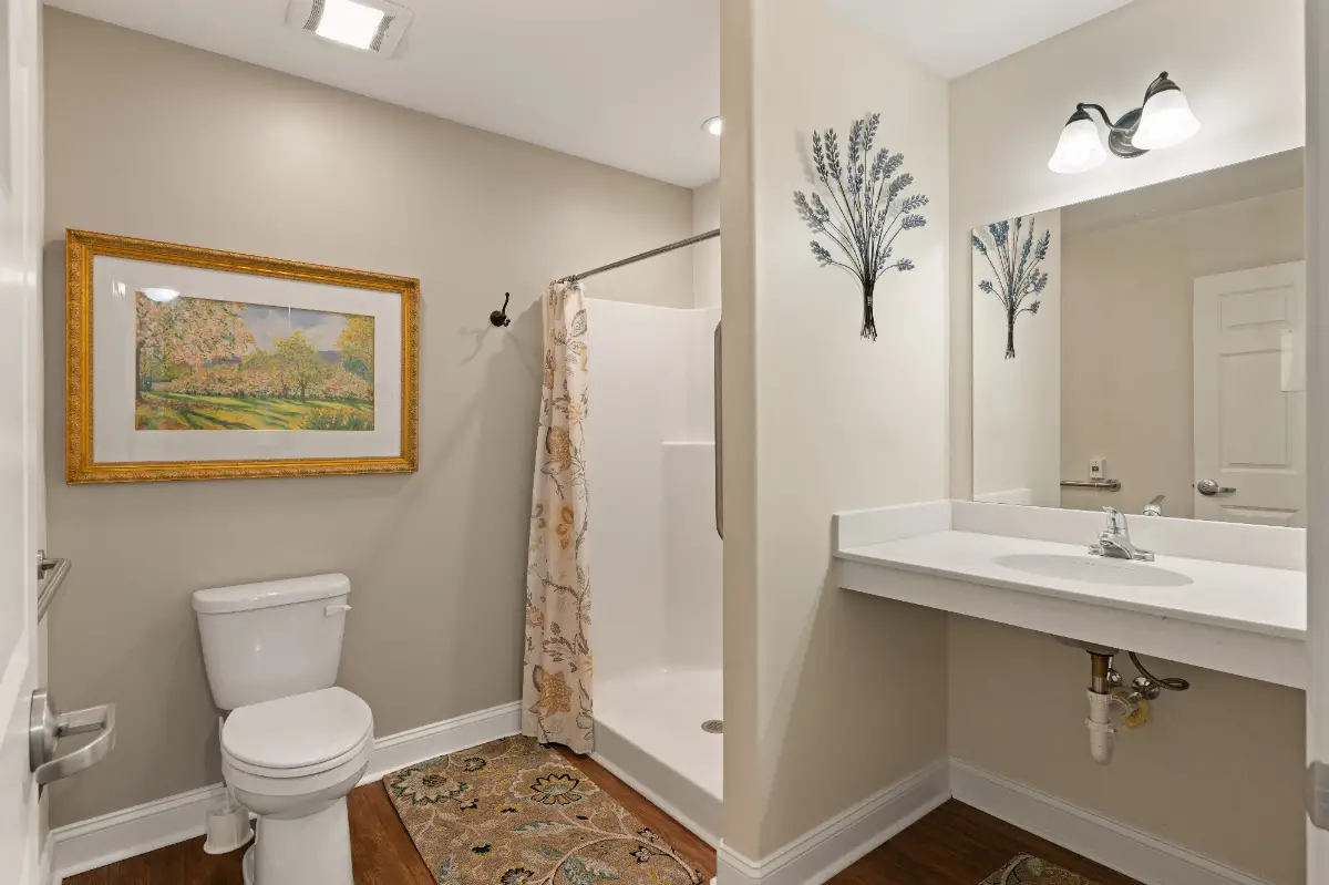 apartment bathroom at jesup